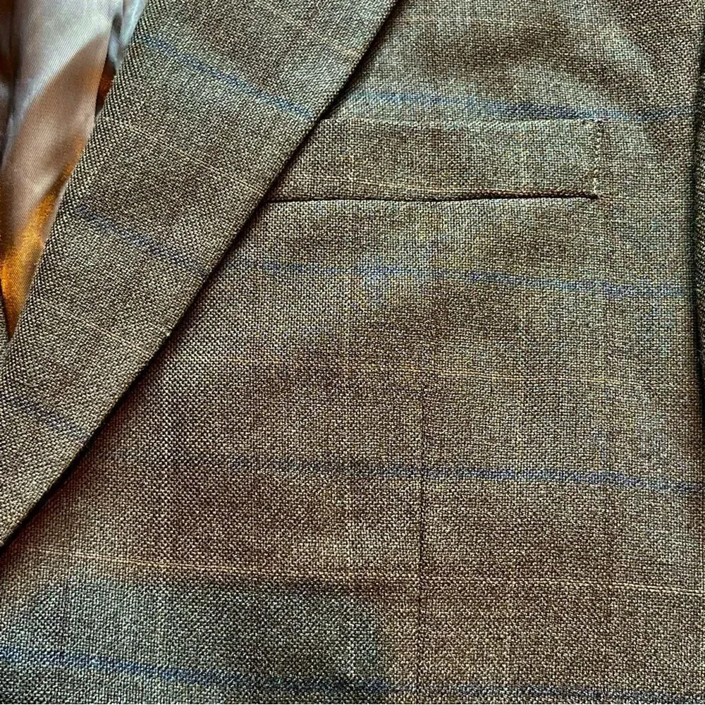 Jos A. Bank Men's Silk and Wool Sport Coat Olive W/ blue and tan stripe Size 40R